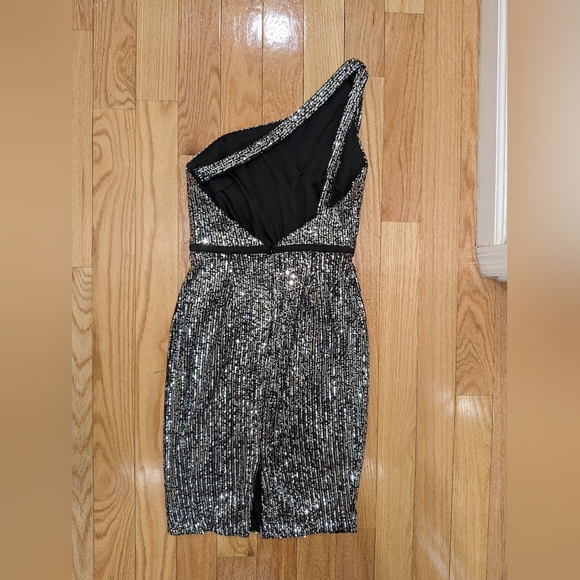 4. NWT IENNA FOR MAC DUGGAL SEQUINED ONE SHOULDER FITTED MIDI DRESS - Picture 6 of 8